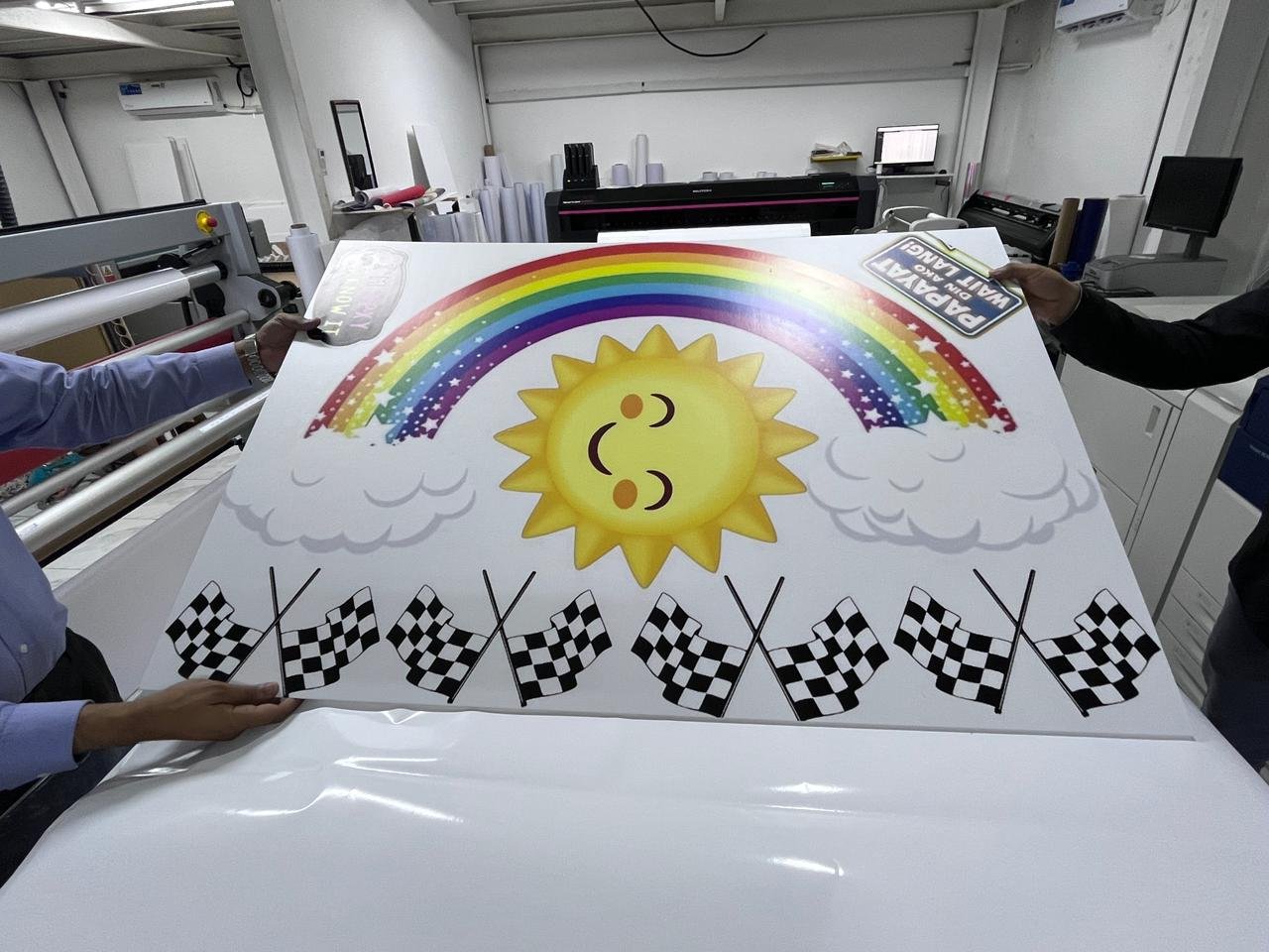 custom vinyl sticker printing dubai